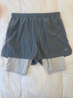 ALO Yoga Men's Two-Layer Athletic Shorts in Slate Gray and Light Gray